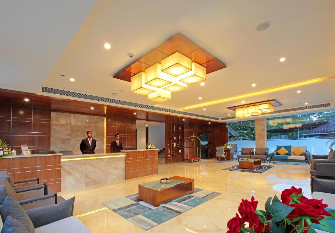 Hotel Ceasar Palace Thodupuzha Exterior photo